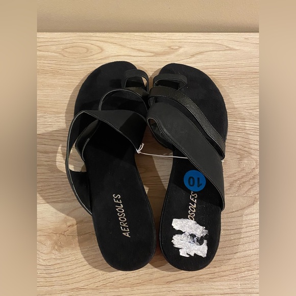 AEROSOLES Shoes - Awrosoles Women’s Size 10 Black Toe Loop Slip On Sandals NEW/NWT